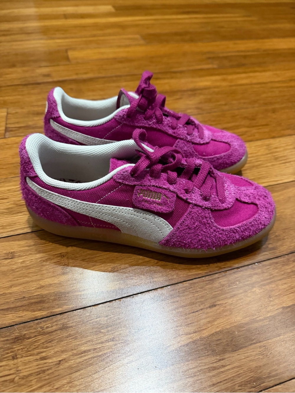 Puma Women’s Magenta Suede sneakers with White 7 US - Picture 2 of 5